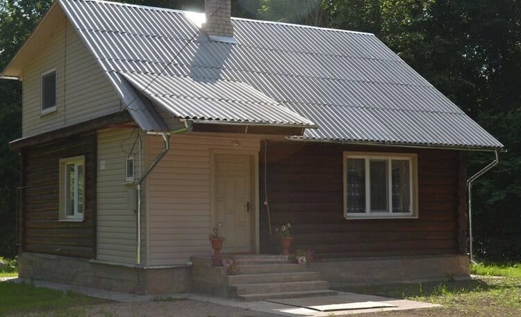 Церковно-приходской домик у озера - изображение 1