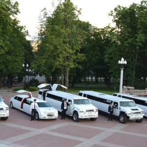 Прокат лимузинов, легковых автомобилей и микроавтобусов с водителем «Seven (Севен)» - изображение 2