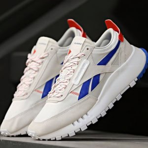 Магазин брендовой спортивной обуви «SNEAKER BAR (Сникер Бар)» - изображение 1
