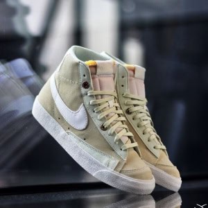 Магазин брендовой спортивной обуви «SNEAKER BAR (Сникер Бар)» - изображение 2