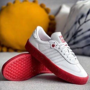 Магазин брендовой спортивной обуви «SNEAKER BAR (Сникер Бар)» - изображение 4