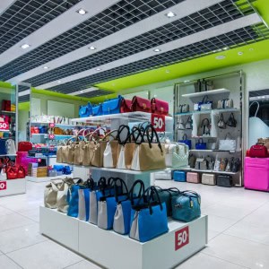 Магазин итальянских сумок и чемоданов «Carpisa (Карпиза)» - изображение 3